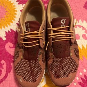 On Cloud Womens Size 9 Sneakers